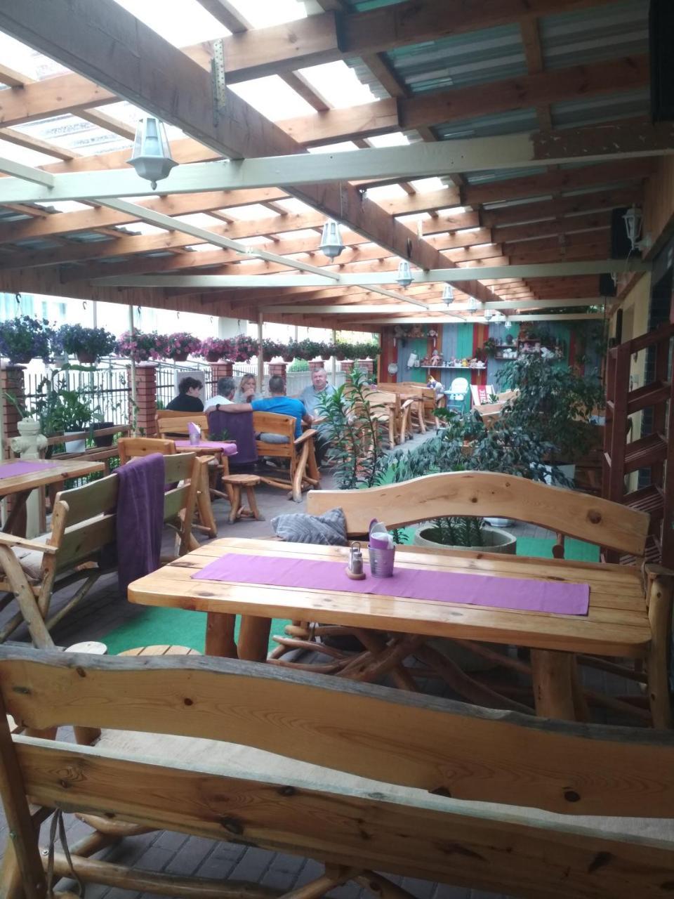 Pensjonat I Restauracja U Zdzicha Rowy  Exteriör bild
